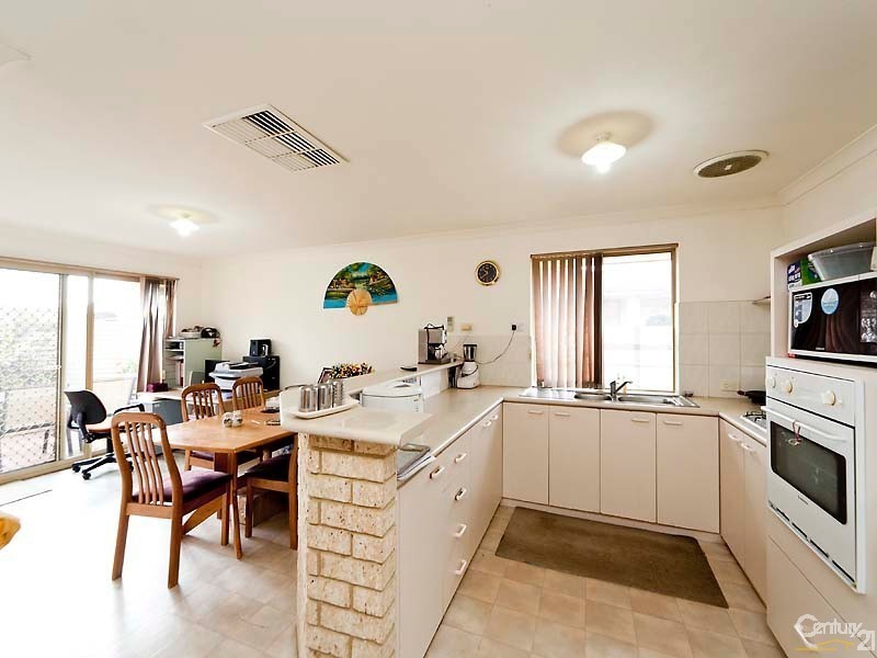 2/15 Summer Place, Thornlie WA 6108