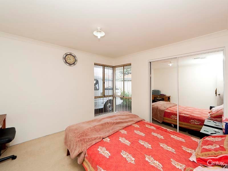 2/15 Summer Place, Thornlie WA 6108