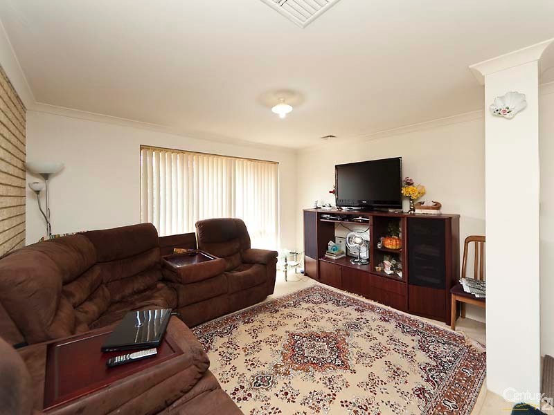 2/15 Summer Place, Thornlie WA 6108