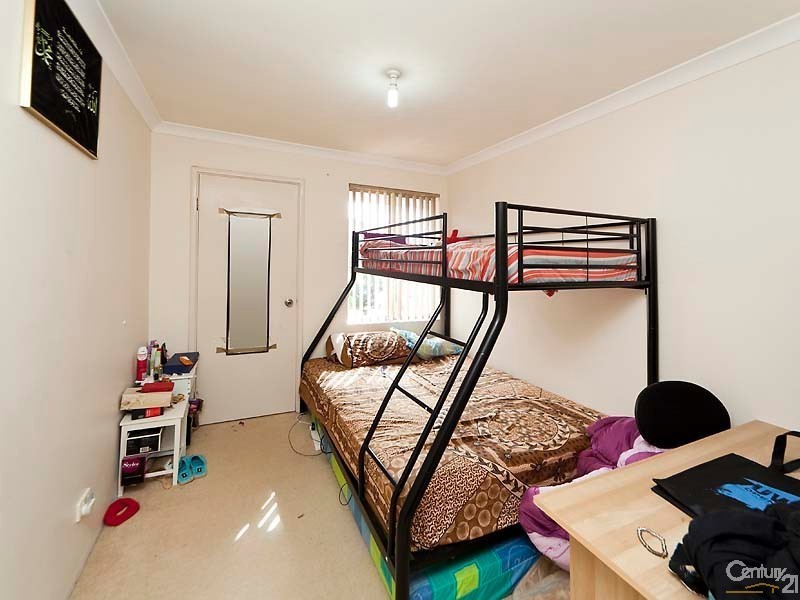 2/15 Summer Place, Thornlie WA 6108