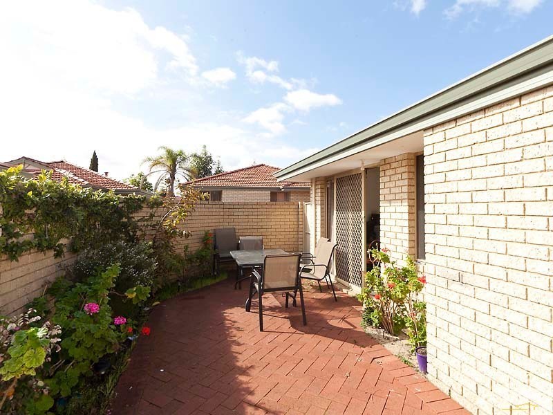2/15 Summer Place, Thornlie WA 6108