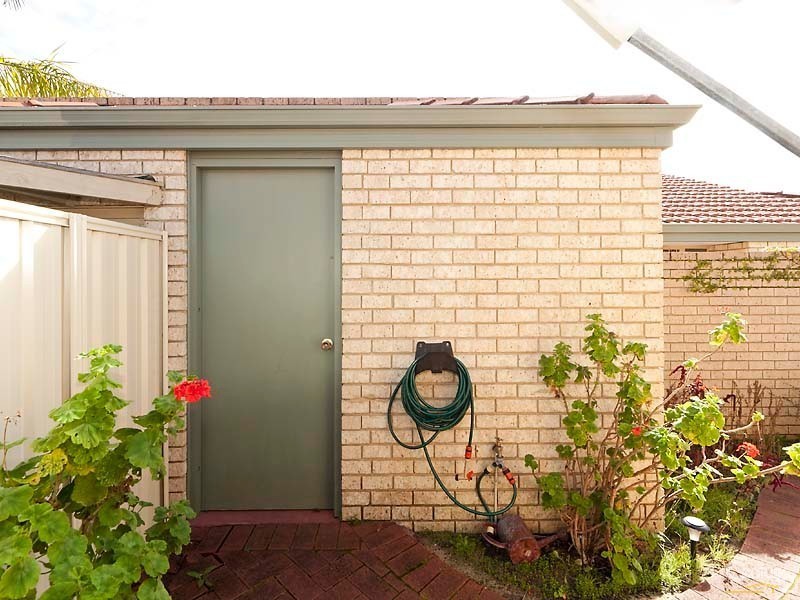 2/15 Summer Place, Thornlie WA 6108