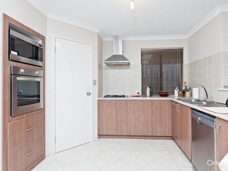 8 Nychum Pass, Ellenbrook WA 6069