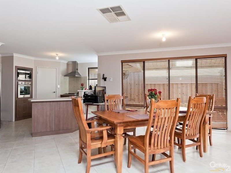 8 Nychum Pass, Ellenbrook WA 6069