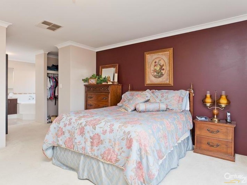 8 Nychum Pass, Ellenbrook WA 6069