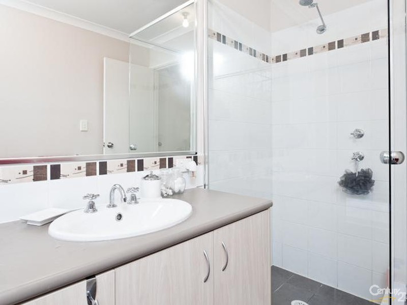 8 Nychum Pass, Ellenbrook WA 6069