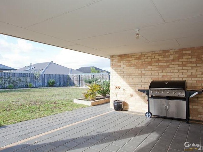 8 Nychum Pass, Ellenbrook WA 6069