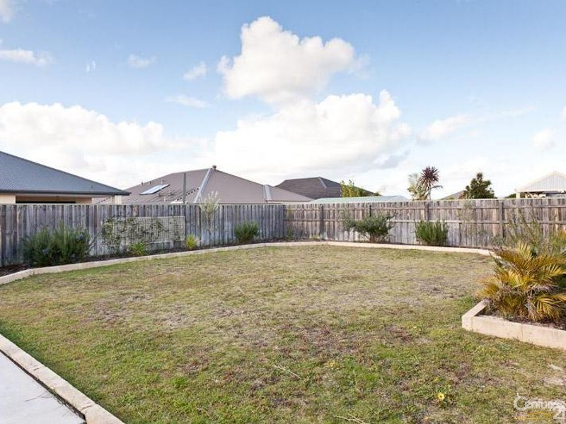 8 Nychum Pass, Ellenbrook WA 6069