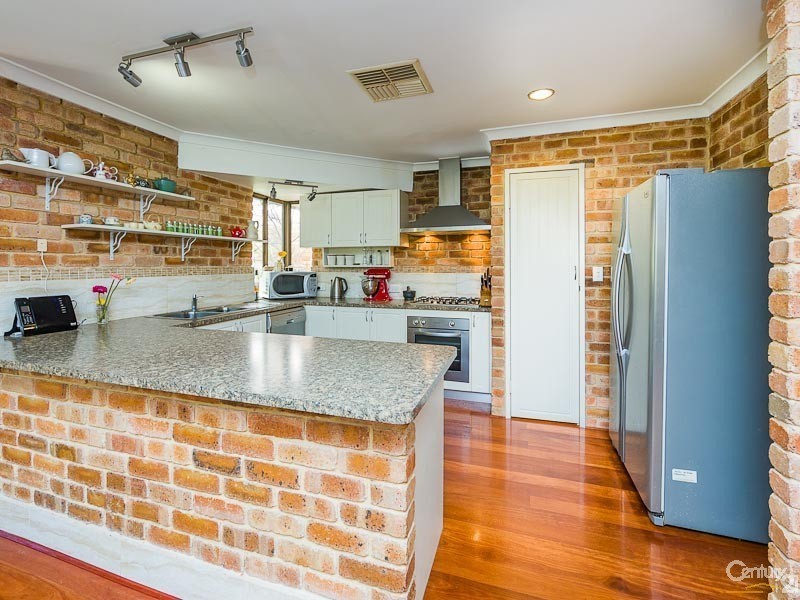 11 Jarrah Road, Roleystone WA 6111