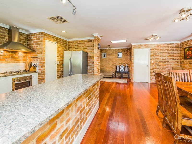 11 Jarrah Road, Roleystone WA 6111