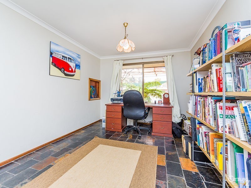 11 Jarrah Road, Roleystone WA 6111