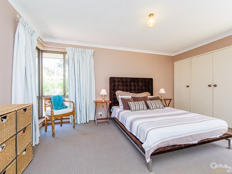 11 Jarrah Road, Roleystone WA 6111