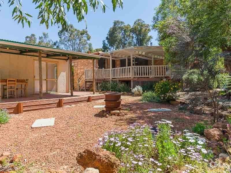 11 Jarrah Road, Roleystone WA 6111