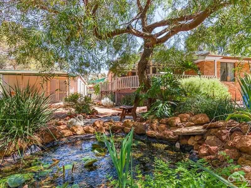 11 Jarrah Road, Roleystone WA 6111