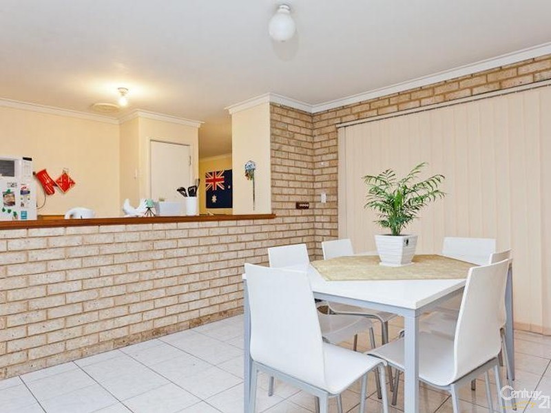 21 Forest Lakes Drive, Thornlie WA 6108