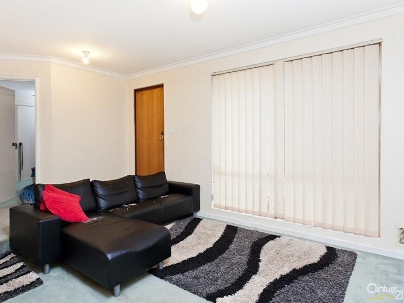 21 Forest Lakes Drive, Thornlie WA 6108