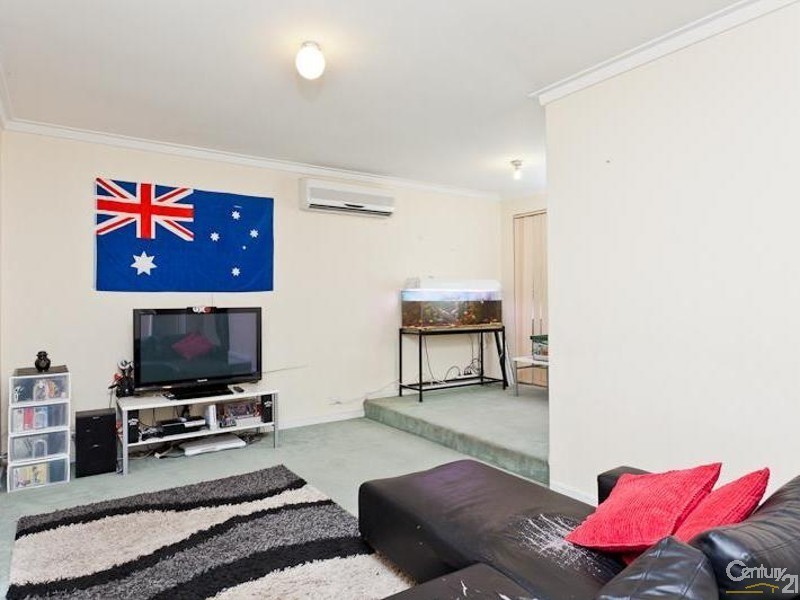21 Forest Lakes Drive, Thornlie WA 6108