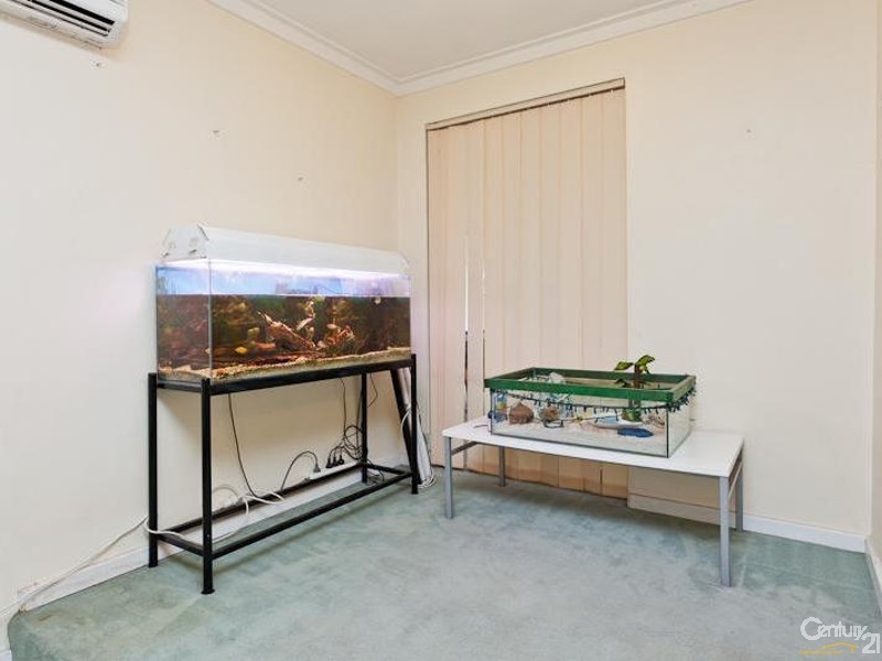21 Forest Lakes Drive, Thornlie WA 6108