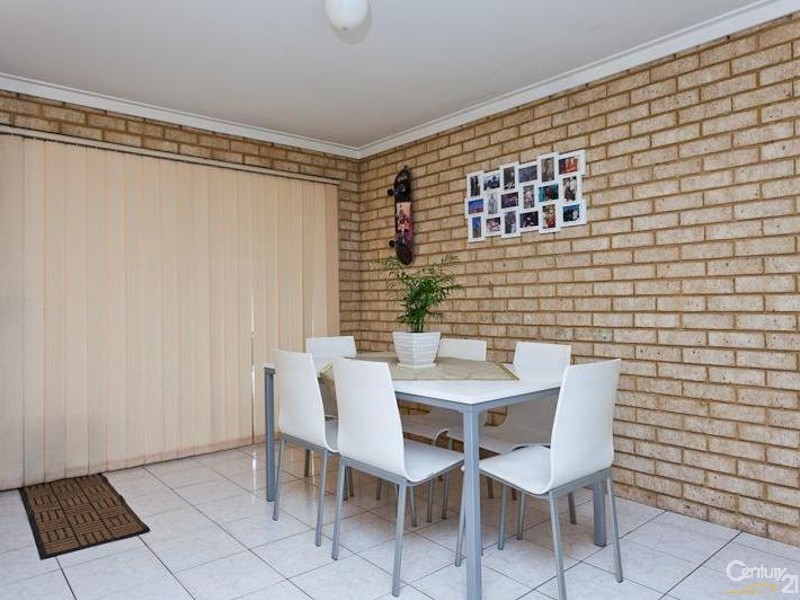 21 Forest Lakes Drive, Thornlie WA 6108