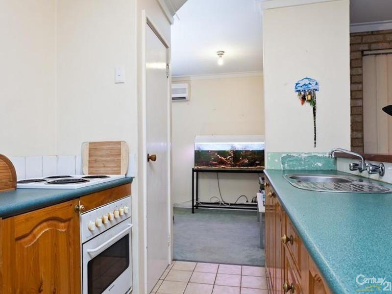 21 Forest Lakes Drive, Thornlie WA 6108