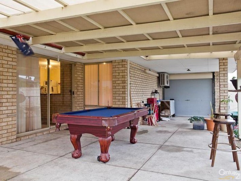 21 Forest Lakes Drive, Thornlie WA 6108