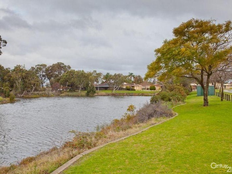 21 Forest Lakes Drive, Thornlie WA 6108