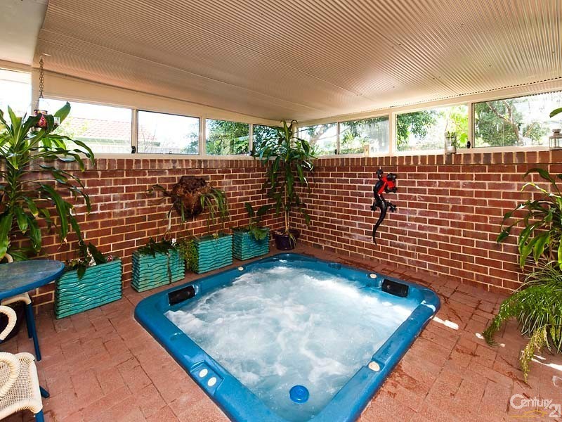 18 Timberlane Loop, Cooloongup WA 6168