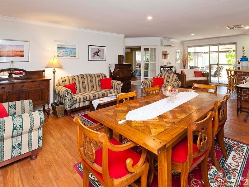 18 Timberlane Loop, Cooloongup WA 6168