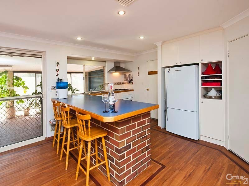 18 Timberlane Loop, Cooloongup WA 6168