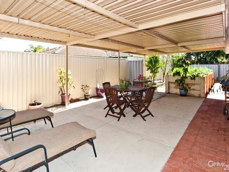 18 Timberlane Loop, Cooloongup WA 6168