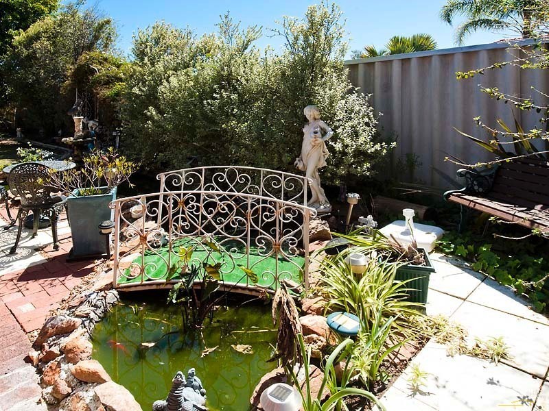 18 Timberlane Loop, Cooloongup WA 6168