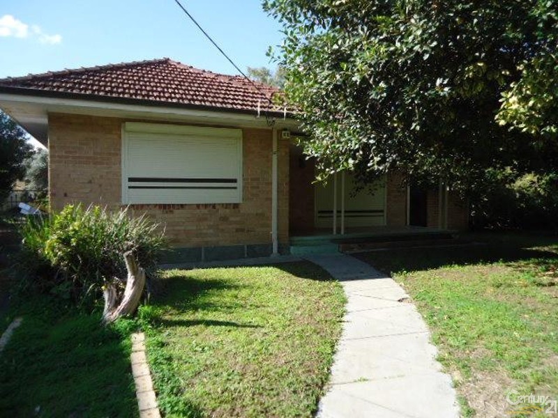 24  The Crescent, Maddington WA 6109