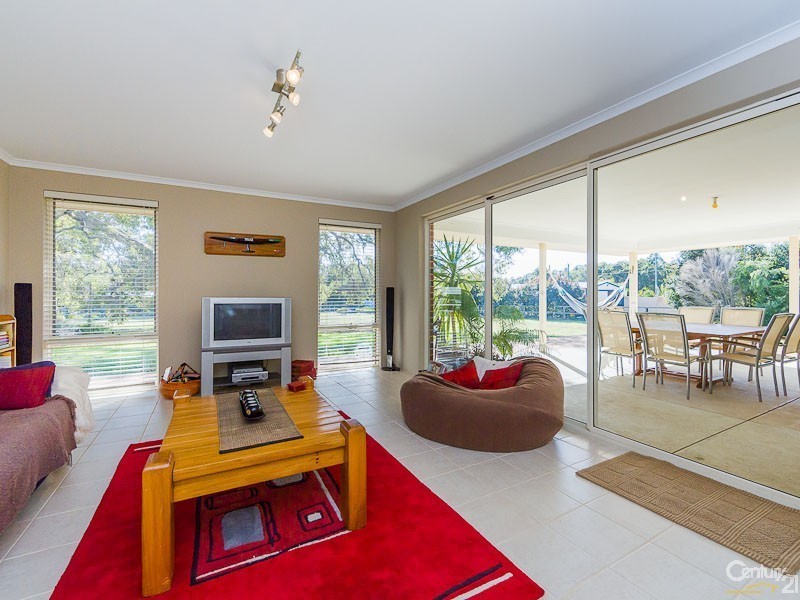 6  Bruns Drive, Darling Downs WA 6122