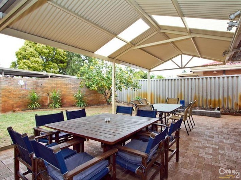 33 Shipbourne Way, Huntingdale WA 6110