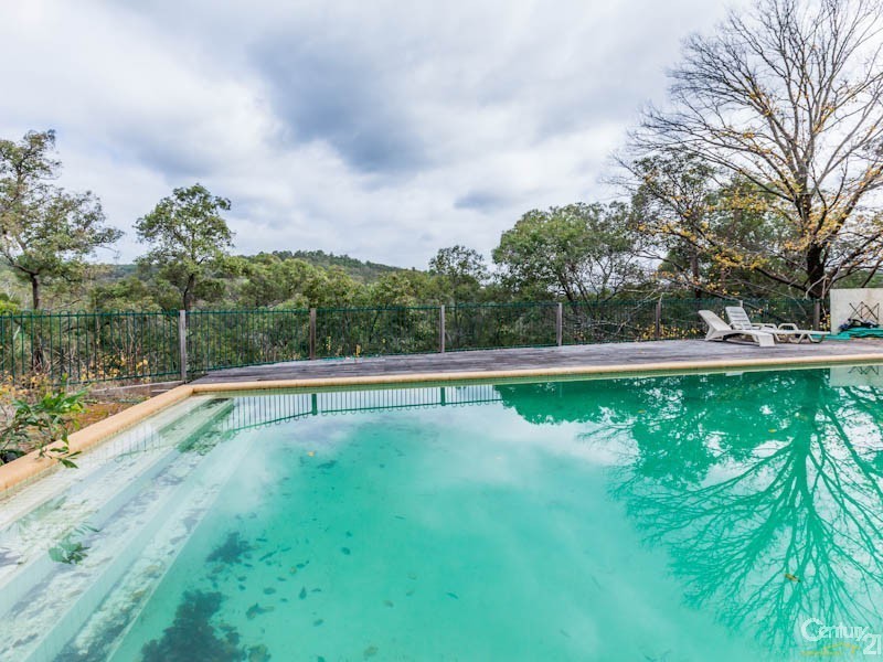 33 Armenti Road, Roleystone WA 6111