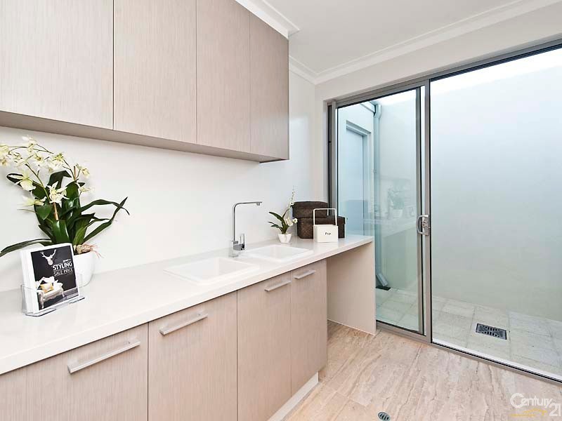 42 Pantheon Avenue, North Coogee WA 6163