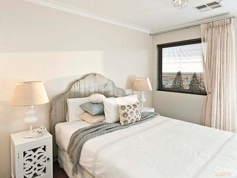 42 Pantheon Avenue, North Coogee WA 6163