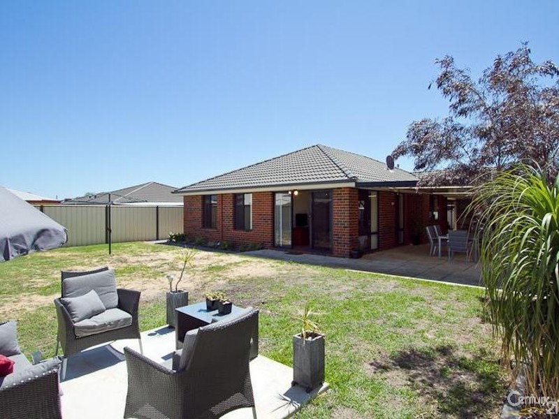 15 Swinden Court, Maddington WA 6109