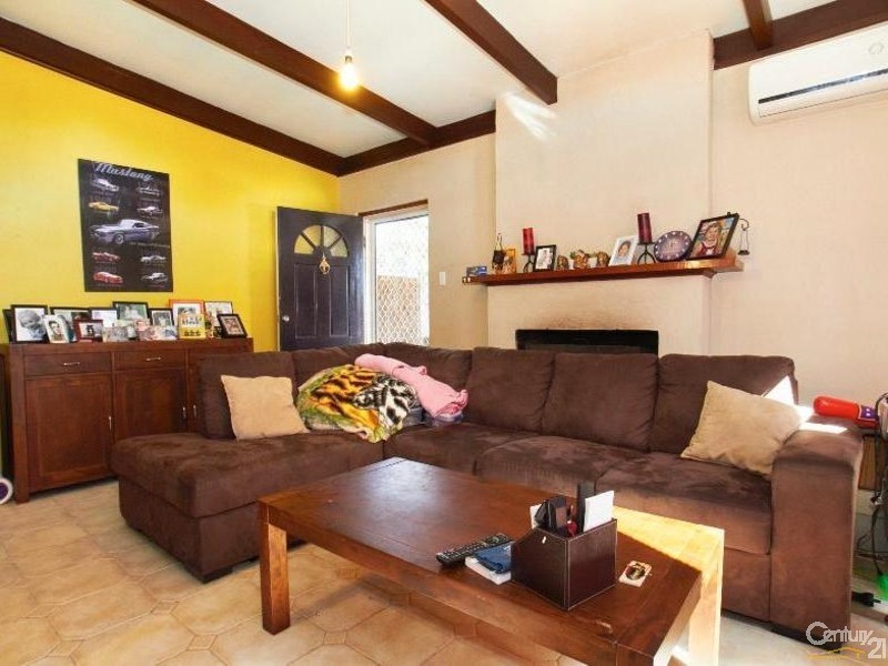 52 Pembury Road, Thornlie WA 6108