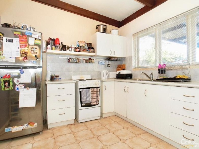 52 Pembury Road, Thornlie WA 6108