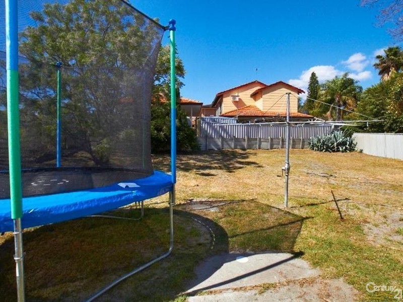 52 Pembury Road, Thornlie WA 6108