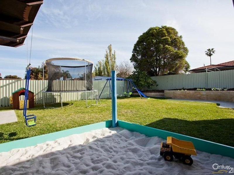 15 Jurien Way, Thornlie WA 6108