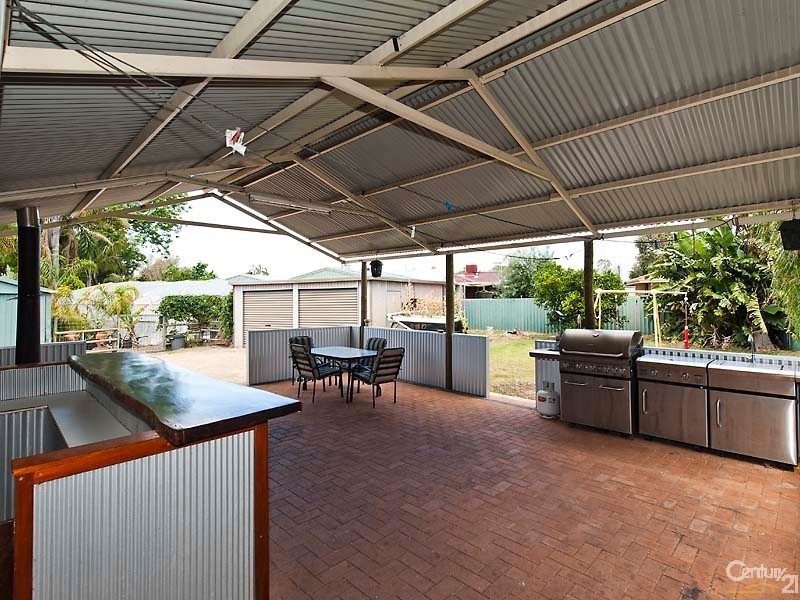 17 Lorenzo Street, Thornlie WA 6108