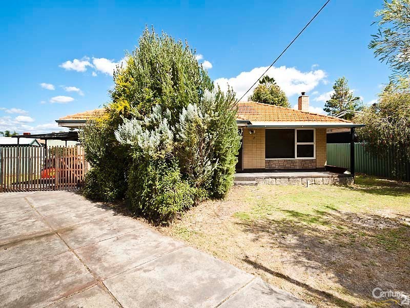 17 Lorenzo Street, Thornlie WA 6108