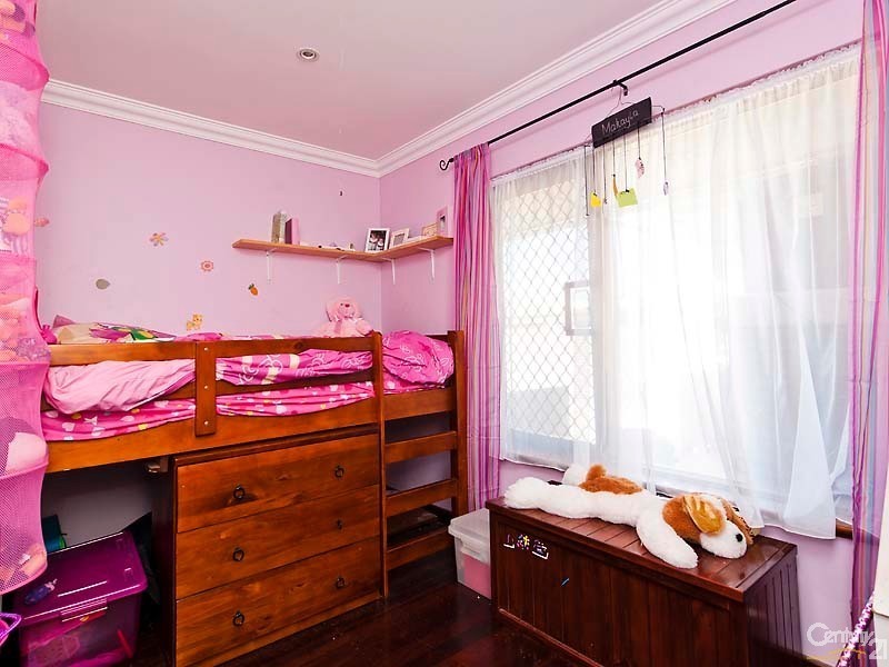 17 Lorenzo Street, Thornlie WA 6108