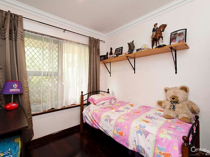 17 Lorenzo Street, Thornlie WA 6108