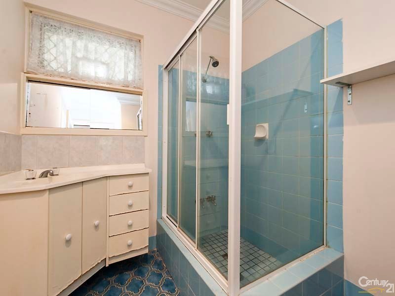 17 Lorenzo Street, Thornlie WA 6108