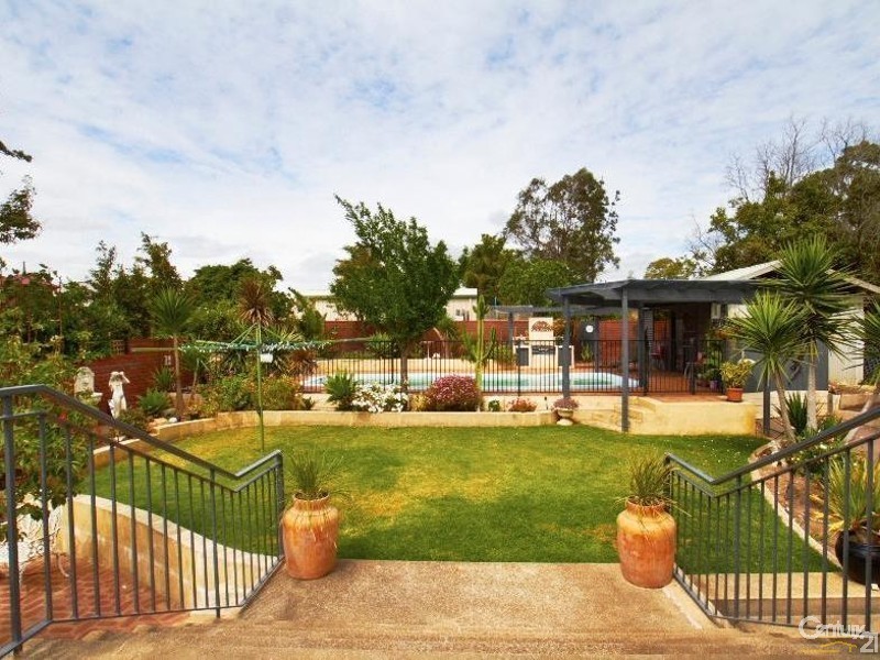 30 Weston Drive, Swan View WA 6056