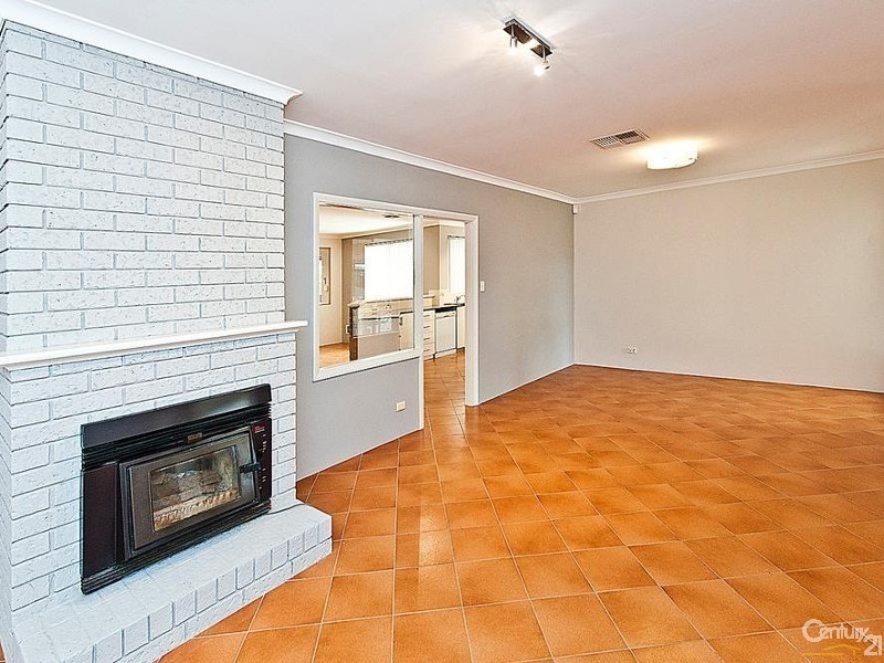 12 Griffith Way, Thornlie WA 6108