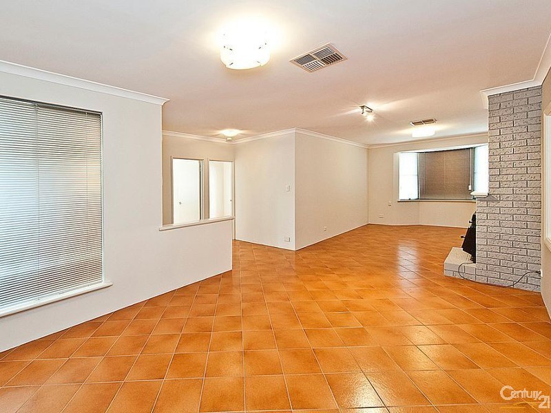 12 Griffith Way, Thornlie WA 6108